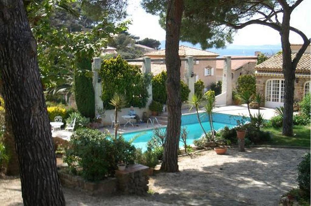 L' Escapade Hotel & Restaurant Le Pradet Bagian luar foto
