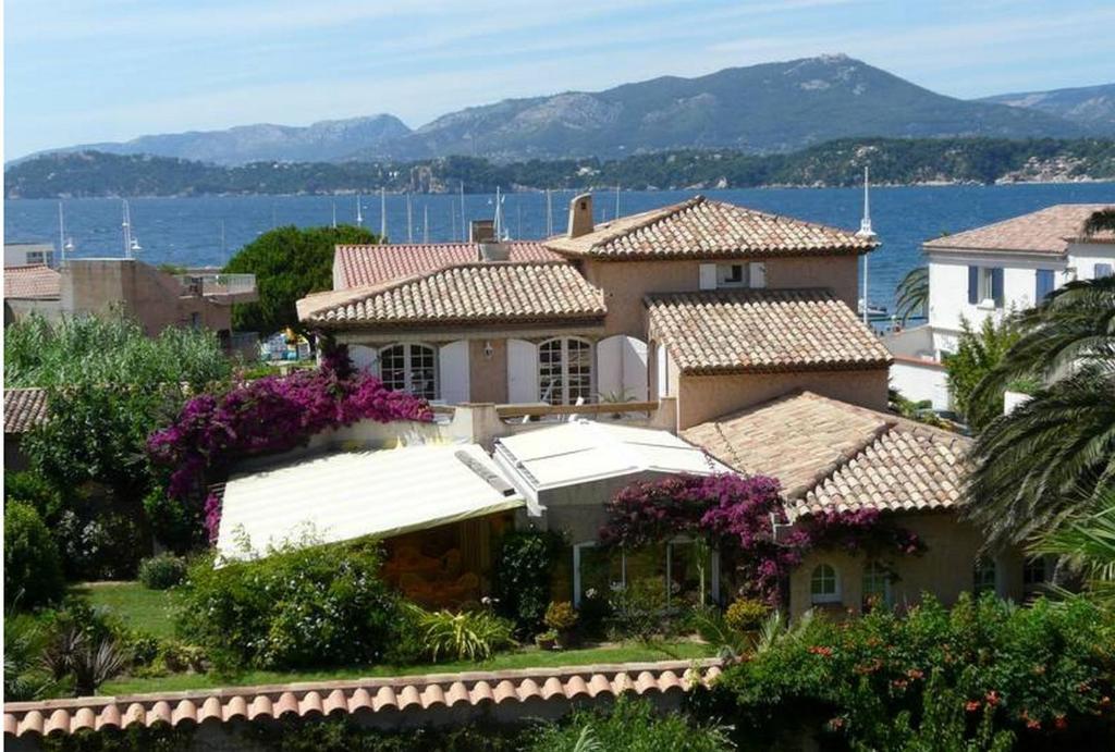 L' Escapade Hotel & Restaurant Le Pradet Bagian luar foto