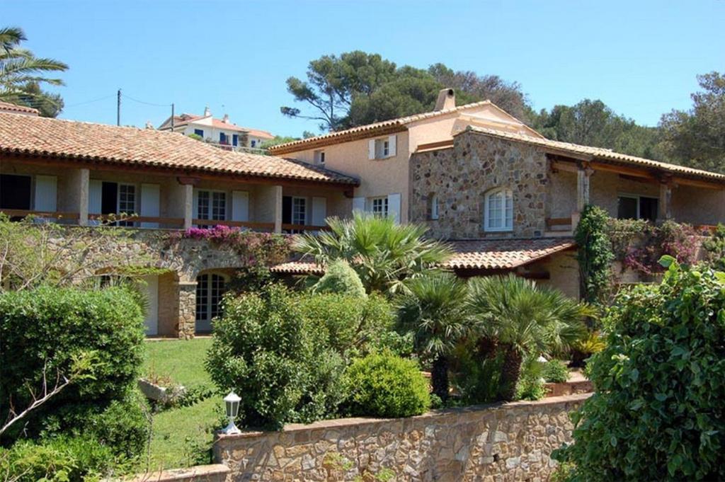 L' Escapade Hotel & Restaurant Le Pradet Bagian luar foto