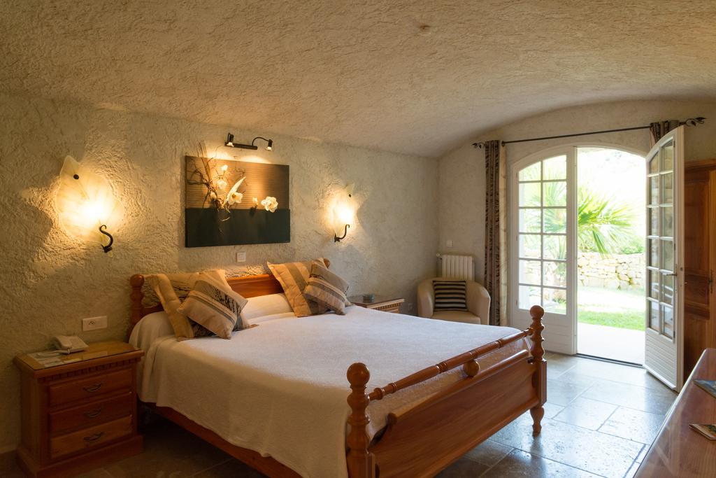 L' Escapade Hotel & Restaurant Le Pradet Bagian luar foto