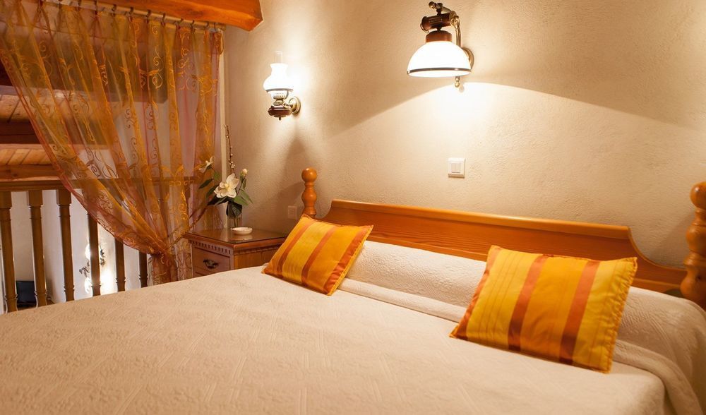 L' Escapade Hotel & Restaurant Le Pradet Bagian luar foto