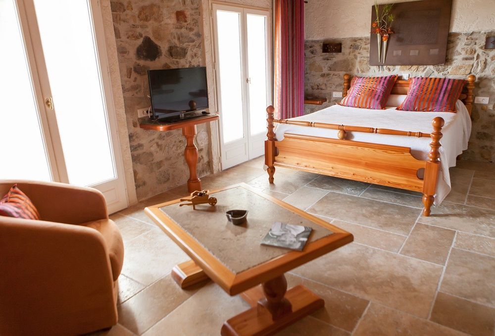 L' Escapade Hotel & Restaurant Le Pradet Bagian luar foto