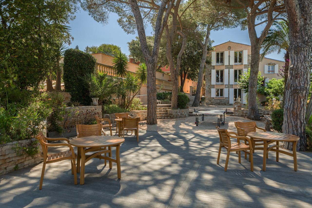 L' Escapade Hotel & Restaurant Le Pradet Bagian luar foto