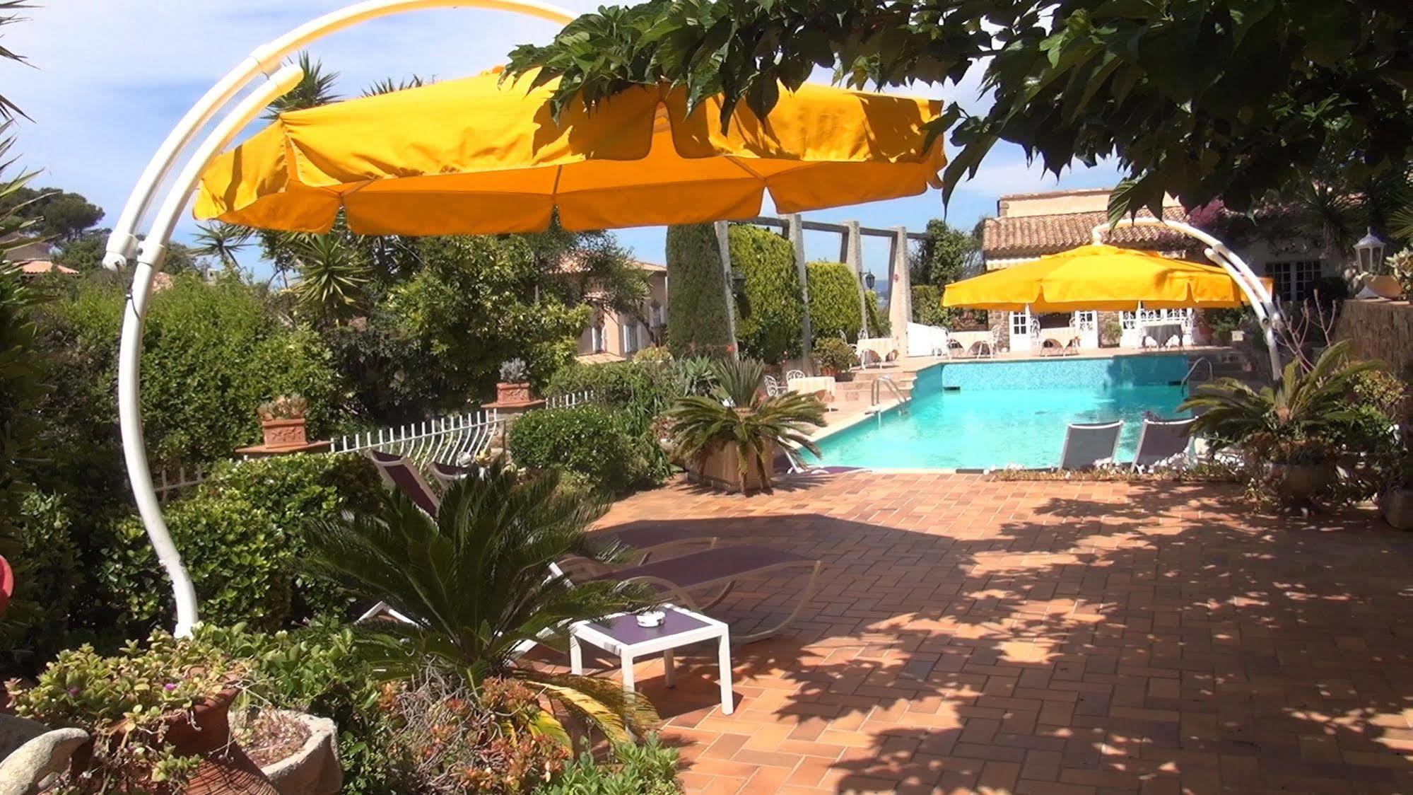 L' Escapade Hotel & Restaurant Le Pradet Bagian luar foto